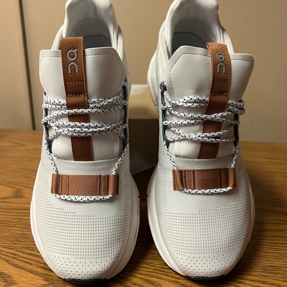 Cloudnova BNIB! Women’s size 9.5